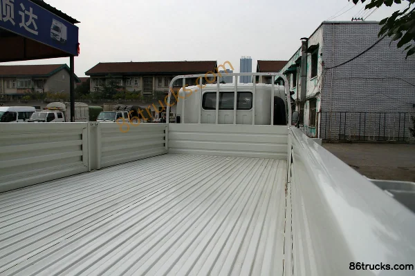 JMC Kairui 800H Standard Edition 152hp 4X2(6 wheels) 4.675m Semi-row Flatbed Light Truck Body (1) | 86Trucks