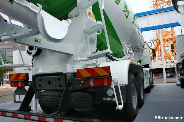 Sinotruk HOWO-T7H 360hp 8X4(12 wheels) concrete mixer truck Cab (2) | 86Trucks