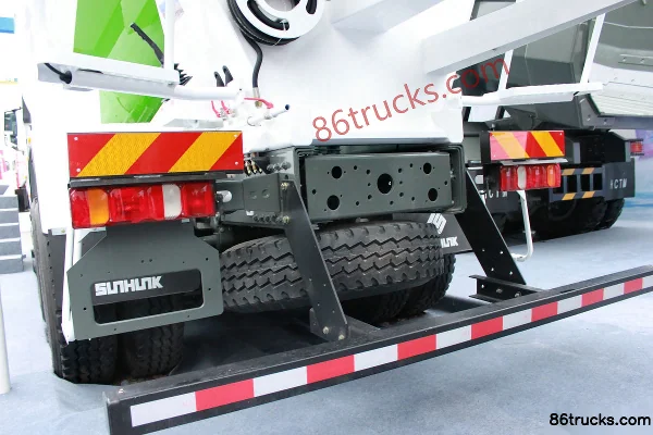 Sinotruk HOWO-T7H 360hp 8X4(12 wheels) concrete mixer truck Cab (1) | 86Trucks