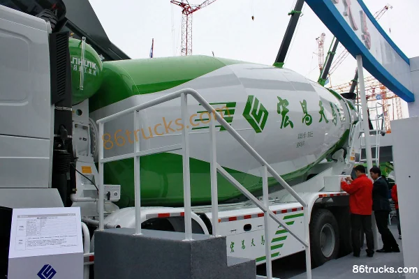 Sinotruk HOWO-T7H 360hp 8X4(12 wheels) concrete mixer truck Body (1) | 86Trucks