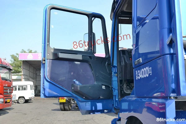 SHACMAN Delong F3000 lightweight version 300hp 4X2(6 wheels) tractor truck Cab (1) | 86Trucks