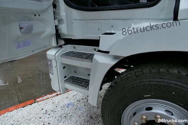 Hualing Hanma 220 hp 6X2(8 wheels) Truck Mounted Crane Exterior (3) | 86Trucks