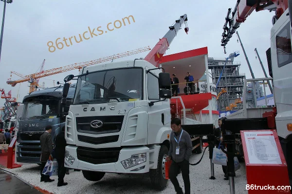 Hualing Hanma 220 hp 6X2(8 wheels) Truck Mounted Crane Exterior (2) | 86Trucks