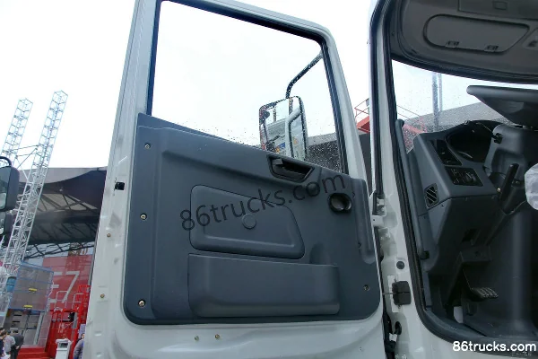 Hualing Hanma 220 hp 6X2(8 wheels) Truck Mounted Crane Cab (2) | 86Trucks
