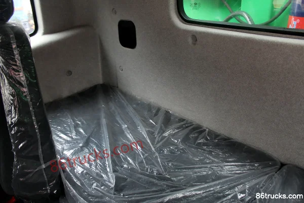 Hualing Hanma H6 heavy truck 345 hp 8X4(12 wheels) 7.8m dump truck Cab (2) | 86Trucks