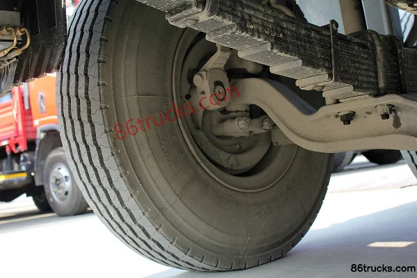 Dongfeng Commercial Vehicle Tianlong Heavy Truck 315hp 8X4(12 wheels) 9.4m Flatbed Cargo Truck Chassis (1) | 86Trucks