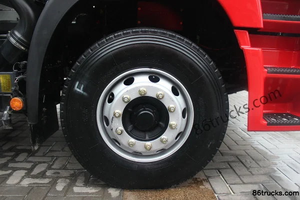 SAIC Hongyan Genlyon M100 Heavy Truck 350hp 6X2(8 wheels) LNG Tractor Truck Cab (3) | 86Trucks