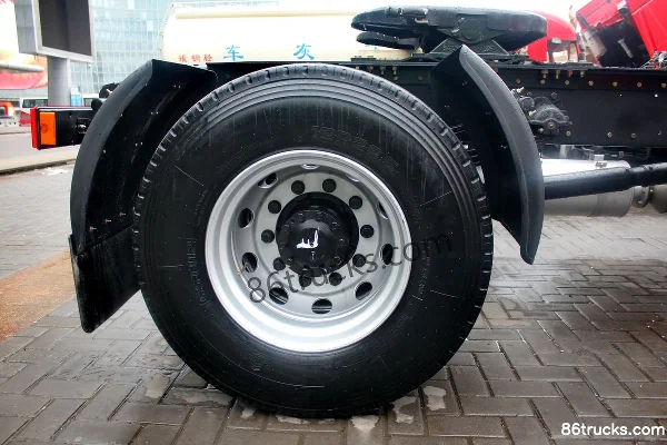 SAIC Hongyan Genlyon M100 Heavy Truck 350hp 6X2(8 wheels) LNG Tractor Truck Cab (1) | 86Trucks