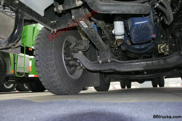 SHACMAN Delong X3000 245 hp 6X2(8 wheels) 9.5m Van Cargo Truck Chassis (2) | 86Trucks