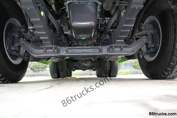 SAIC Hongyan Genlyon 350 ch 6X4(10 roues) camion benne 5,6 m (benne en U) Châssis (3) | 86Trucks
