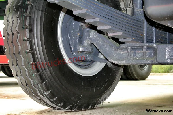 SAIC Hongyan Genlyon 350 ch 6X4(10 roues) camion benne 5,6 m (benne en U) Châssis (2) | 86Trucks