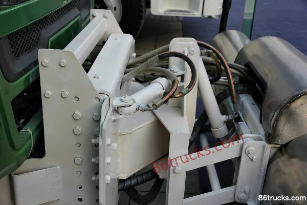 SHACMAN Delong New M3000 290 hp 6X4(10 wheels) Cleaning Truck Chassis (2) | 86Trucks