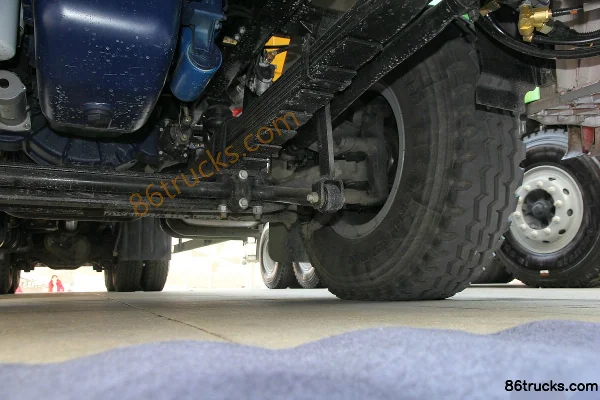SHACMAN Delong F3000 290 hp 6X4(10 wheels) Truck-mounted Crane Chassis (3) | 86Trucks