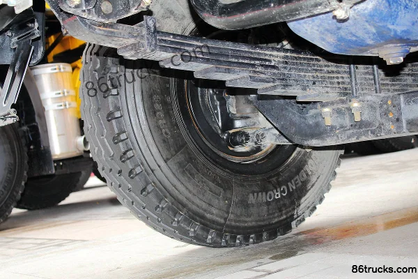SAIC Hongyan New King Kong camion benne 300 ch 8X4(12 roues) 7,6 m Châssis (3) | 86Trucks