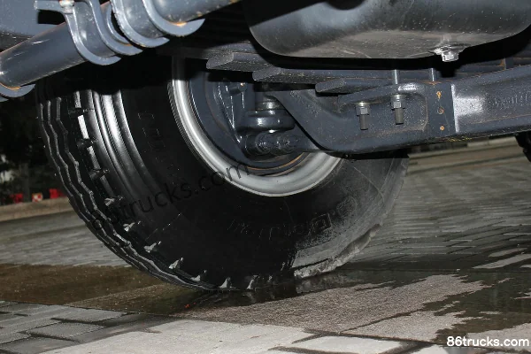 SAIC Hongyan Genlyon C100 Heavy Truck 390 hp 8X4(12 wheels) 8.5m Dump Truck (flat top) Chassis (2) | 86Trucks