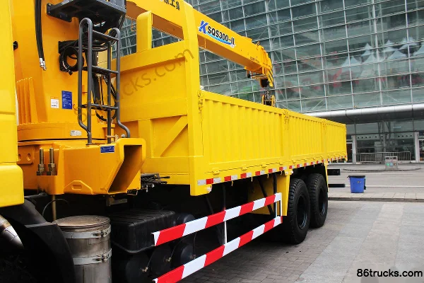 SAIC Hongyan Genlyon M100 6X4(10 wheels) 12-ton Truck-mounted Crane Body (1) | 86Trucks