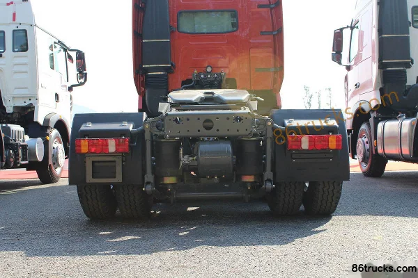 Sinotruk HOWO T7H Heavy Truck 440 hp 6X2(8 wheels) Dangerous Goods Tractor Truck (High Roof) (16-speed) Chassis (3) | 86Trucks