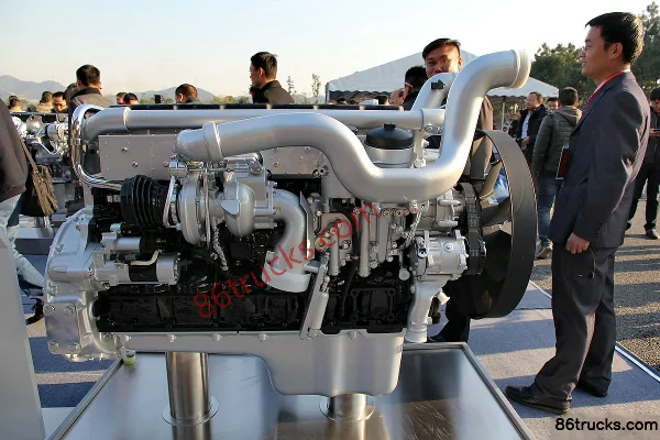 Sinotruk MC13.54-50 540hp 13L China V Diesel Engine Exterior (3) | 86Trucks