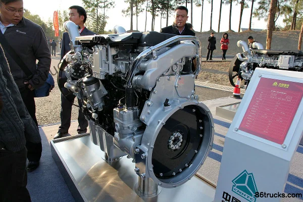 Sinotruk MC13.54-50 540hp 13L China V Diesel Engine Exterior (2) | 86Trucks