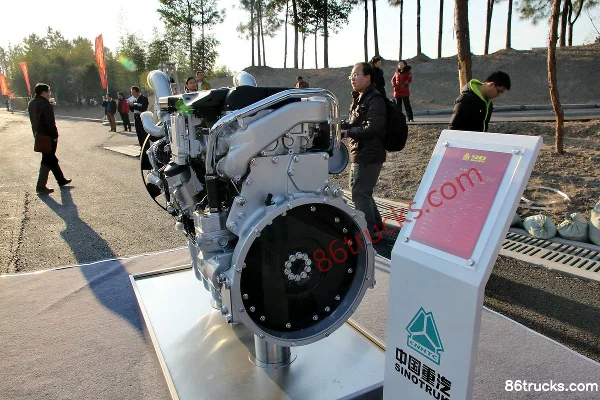 Sinotruk MC11.32-50 320hp 11L China V Diesel Engine Exterior (3) | 86Trucks
