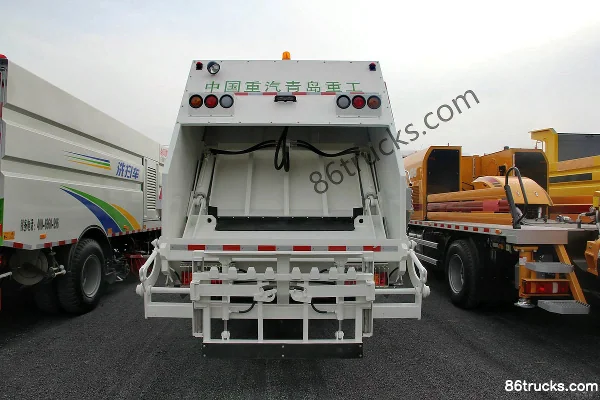 Sinotruk HOWO 210hp 4X2(6 wheels) Garbage Truck (Qingzhuan Brand) Exterior (3) | 86Trucks