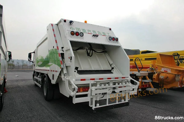 Sinotruk HOWO 210hp 4X2(6 wheels) Garbage Truck (Qingzhuan Brand) Exterior (2) | 86Trucks