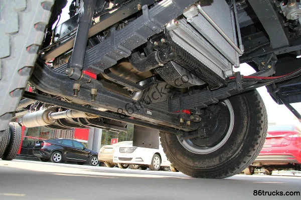 Dongfeng Liuqi Chenglong M3 Medium Truck 160hp 4X2(6 wheels) 7.7m Van Cargo Truck Chassis (3) | 86Trucks