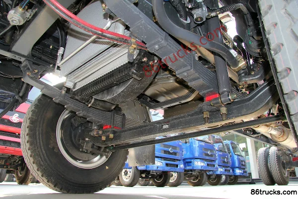 Dongfeng Liuqi Chenglong M3 Medium Truck 160hp 4X2(6 wheels) 7.7m Van Cargo Truck Chassis (2) | 86Trucks