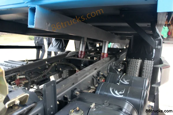 Dongfeng Lituo 490 series 95 hp 4X2(6 wheels) dump truck Cab (3) | 86Trucks