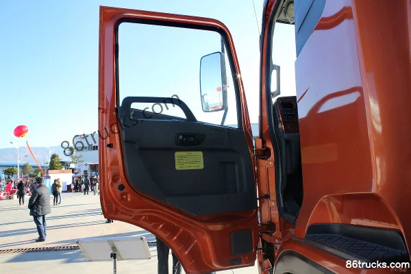 Shijun Kaiwoda medium truck 160 hp 4X2(6 wheels) 6.8m van cargo truck (LFJ5160XXY2) Cab (1) | 86Trucks