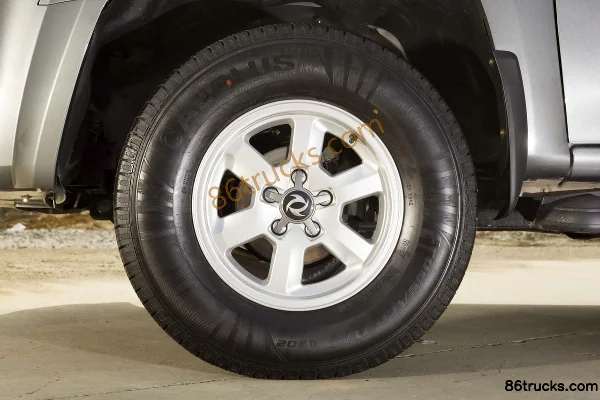 Dongfeng P68-331 Standard Edition 2.8L diesel 2WD double cab pickup Chassis (2) | 86Trucks