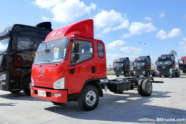 FAW Jiefang J6F Heavy-Duty Version 150 hp 4X2(6 wheels) Single Row Light Truck Chassis Exterior (3) | 86Trucks