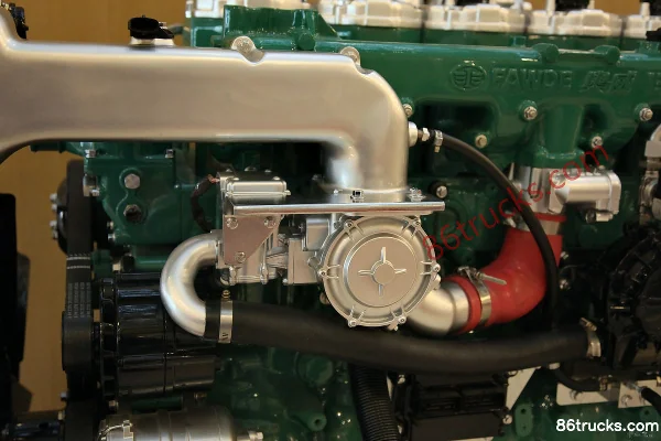 Xichai CA6SN1-37E5N 370 hp 12.5L China V Natural Gas Engine Exterior (3) | 86Trucks