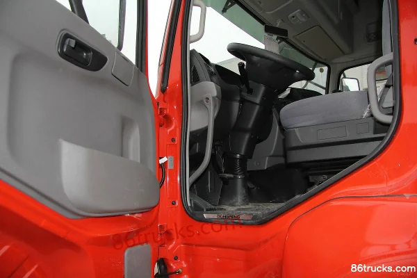 Dongfeng Commercial Vehicle Tianlong tracteur routier 270 ch 6X2(8 roues) camion porteur 9,6 m Cabine (3) | 86Trucks