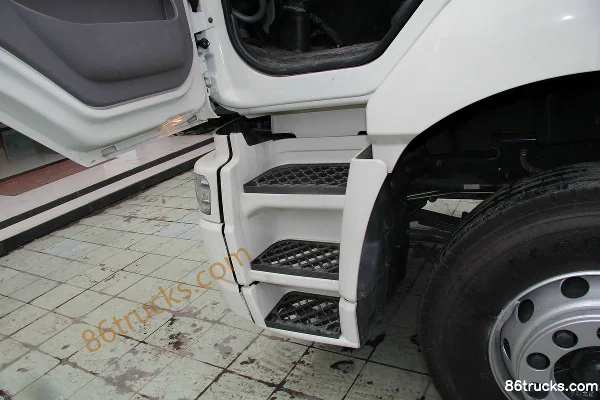 Dongfeng Liuqi Chenglong M5 poids lourd 245 ch 6X2(8 roues) 9.6 m cabine avancée camion porteur fourgon (2) | 86Trucks