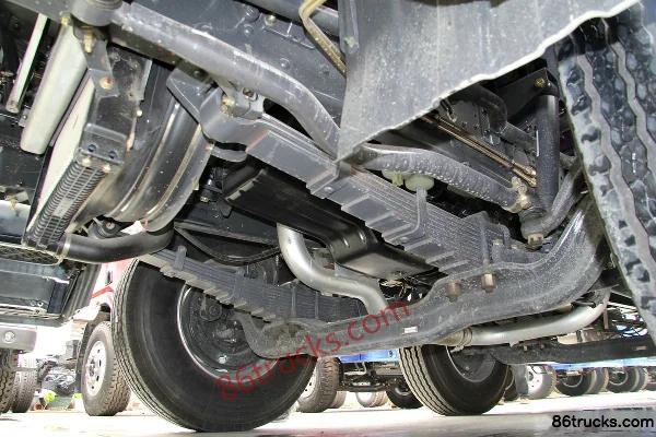 Dongfeng Liuqi Chenglong M5 poids lourd 245 ch 6X2(8 roues) 9.6 m cabine avancée camion porteur fourgon Châssis (2) | 86Trucks