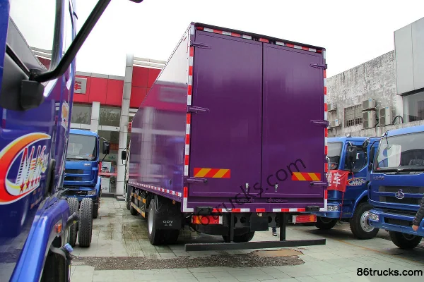 Dongfeng Liuqi Chenglong M5 poids lourd 245 ch 6X2(8 roues) 9.6 m cabine avancée camion porteur fourgon Carrosserie (1) | 86Trucks