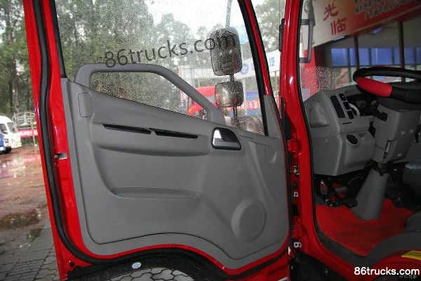 FAW Jiefang J6F 150hp 4X2(6 wheels) 5.2m single-row light box truck Cab (1) | 86Trucks