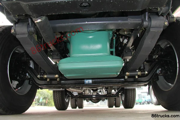 FAW Liute New Anjie (L5R) Heavy Truck 350 hp 6X2(8 wheels) LNG Long-Nose Tractor Truck (Ratio: 4.769) Chassis (1) | 86Trucks