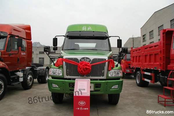 FAW Liute Anjie (L5R) Heavy Truck 350 hp 4X2(6 wheels) LNG Cabover Tractor Truck Exterior (2) | 86Trucks