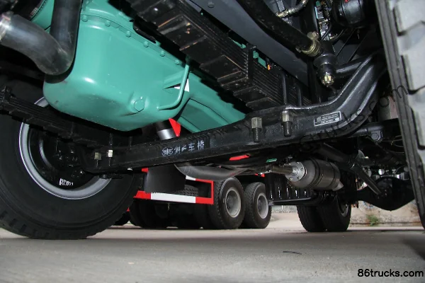 FAW Liute Shenli (L4R) camion lourd 220 ch 4X2(6 roues) tracteur routier (CA4140K2E4R7A95) Châssis (3) | 86Trucks