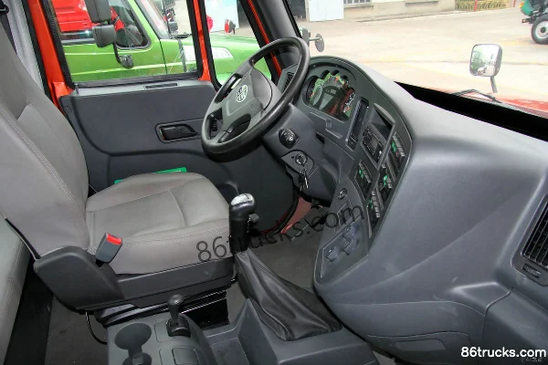 FAW Liute Xin'anjie(L5R) Heavy Truck 350 hp 6X2(8 wheels) Long-nose Tractor Truck Cab (1) | 86Trucks
