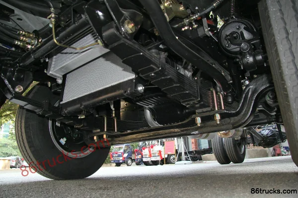 JAC Shuailing E330 120hp 4X2(6 wheels) 4.18m single-row van light truck Chassis (3) | 86Trucks