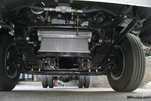 JAC Shuailing E330 120hp 4X2(6 wheels) 4.18m single-row van light truck Chassis (2) | 86Trucks