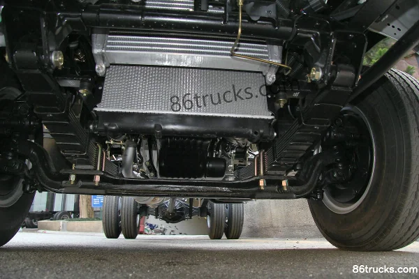 JAC Shuailing E330 120hp 4X2(6 wheels) 4.18m single-row van light truck Chassis (1) | 86Trucks