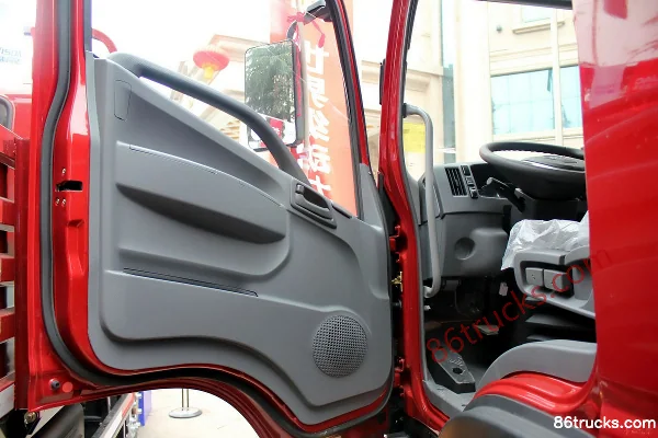 JAC Weisida W530 Medium Truck 160 hp 4X2(6 wheels) 6.75m Flatbed Cargo Truck Cab (1) | 86Trucks