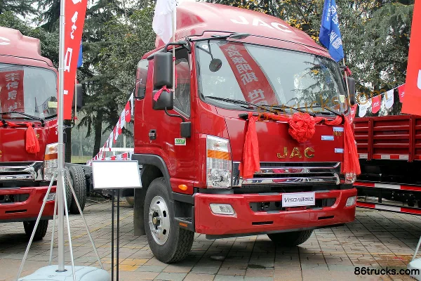 JAC Weisida W530 Medium Truck 165 hp 4X2(6 wheels) 7.5m Van Cargo Truck Chassis Exterior (3) | 86Trucks