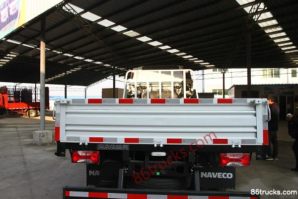 Yuejin Chaoyue C500-33 Comfort Edition 140 hp 4X2(6 wheels) 4.1m single-row flatbed light truck Body (3) | 86Trucks