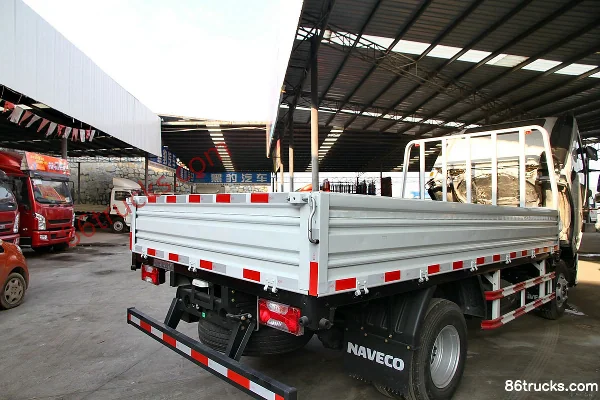 Yuejin Chaoyue C500-33 Comfort Edition 140 hp 4X2(6 wheels) 4.1m single-row flatbed light truck Body (2) | 86Trucks