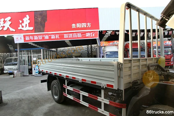 Yuejin Chaoyue C500-33 Comfort Edition 140 hp 4X2(6 wheels) 4.1m single-row flatbed light truck Body (1) | 86Trucks